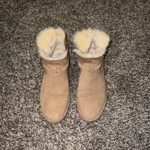 Ugg women’s bootie size 9
